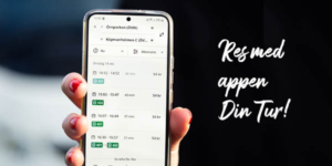 Närbild på hand som håller i mobil och text i bild: "Res med appen Din Tur!"