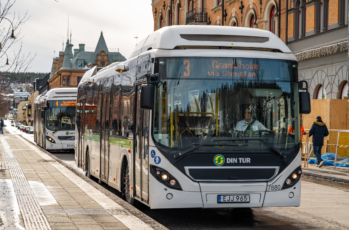 Din Tur-bussar vid Stenstan i Sundsvall.